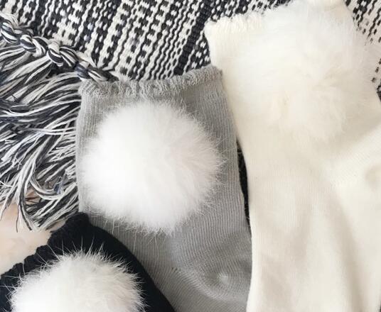 婴儿兔绒袜(冬季穿兔毛的袜子还是羊毛的暖和？)
