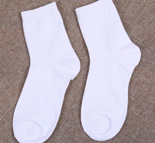 女生白袜好看吗 初中女生为什么都穿白色袜子？